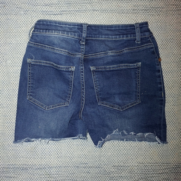 Used Maurice Size 2-Xs High Rise, Short-Shorts Cut-Offs - Picture 2 of 2